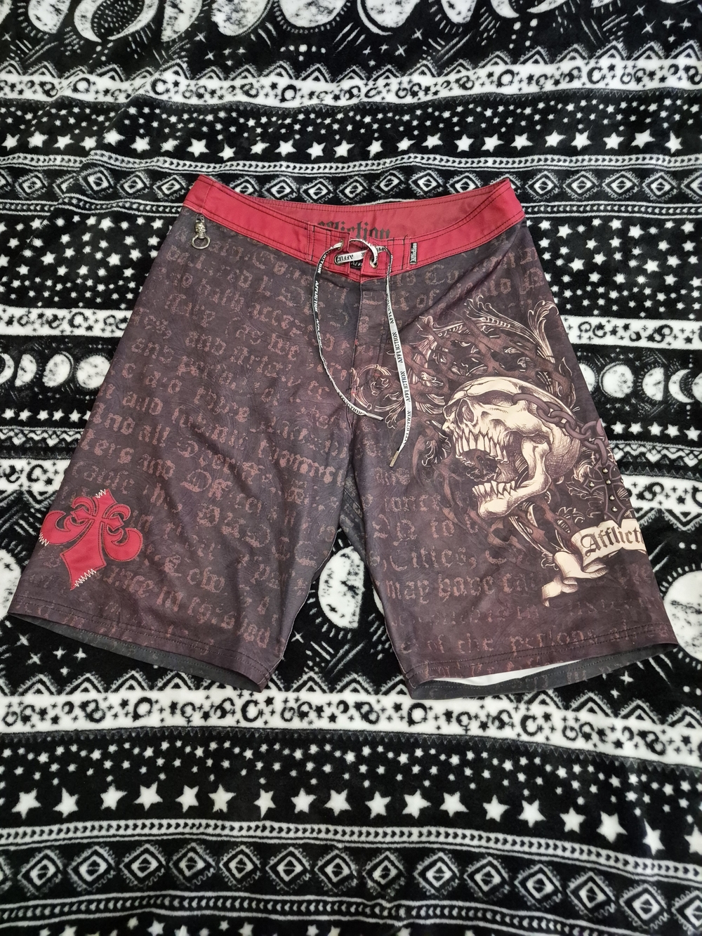 Affliction Men's Red Accent Skull Print Swim Trunks
